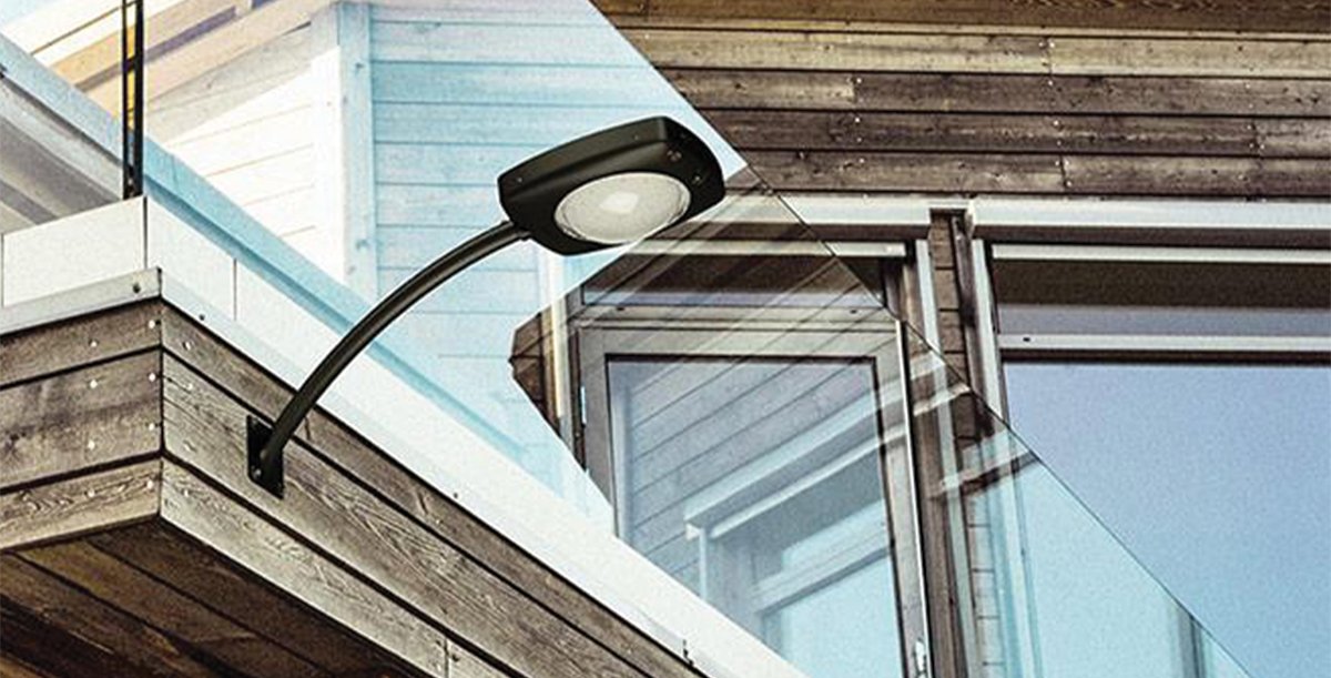 black solar powered outdoor light with wall mountable bracket and extendable arm
